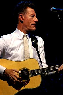 How tall is Lyle Lovett?